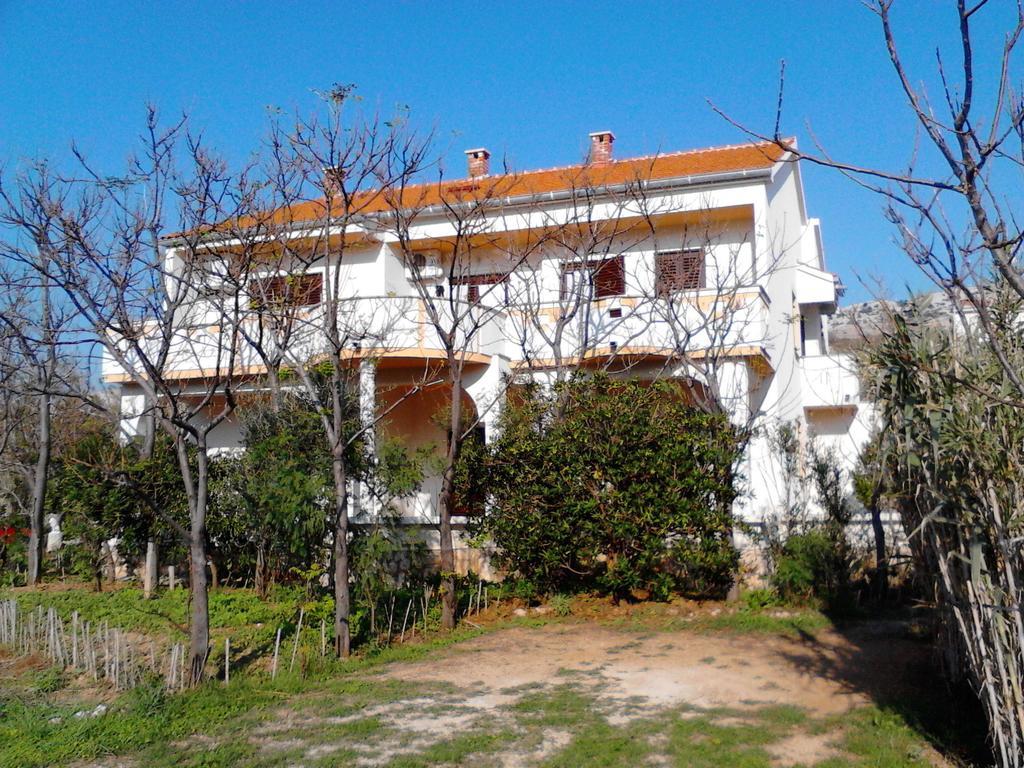 Apartments Kresimir Beauty With Shadow Trees And Parking Place Pag Town Εξωτερικό φωτογραφία